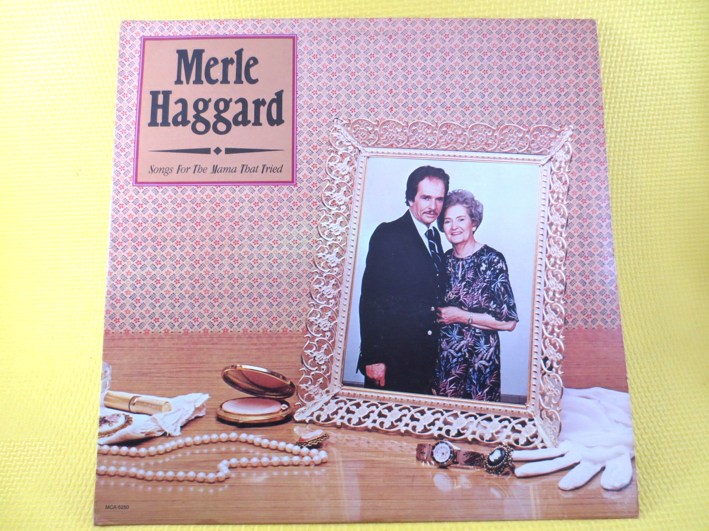 MERLE HAGGARD, Mama TRIED, Country Record, Vintage Vinyl, Merle Haggard Album, Merle Haggard Record, Vinyl, Vintage Records, 1981 Records
