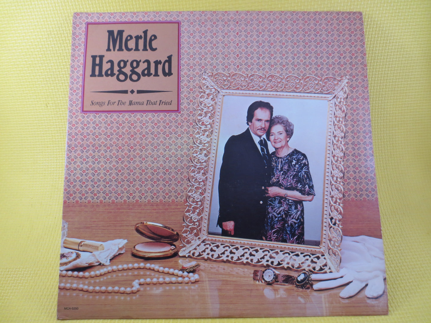 MERLE HAGGARD, Mama TRIED, Country Record, Vintage Vinyl, Merle Haggard Album, Merle Haggard Record, Vinyl, Vintage Records, 1981 Records