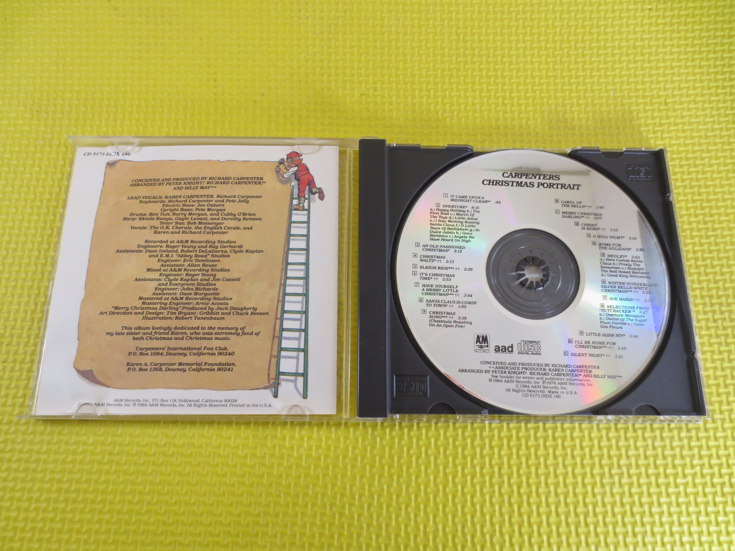 The CARPENTERS, CHRISTMAS Cd, The Carpenters Cd, The Carpenters Hits, Carpenters Christmas, Christmas Songs, Vintage Cds, 1984 Compact Discs