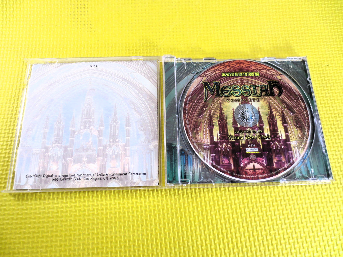 MESSIAH, VIENNA Boys CHOIR, Messiah Cd, Messiah Music Cds, Christmas Cd, Christmas Music Cd, Choir Music Cd, Vintage Cd, 1999 Compact Disc