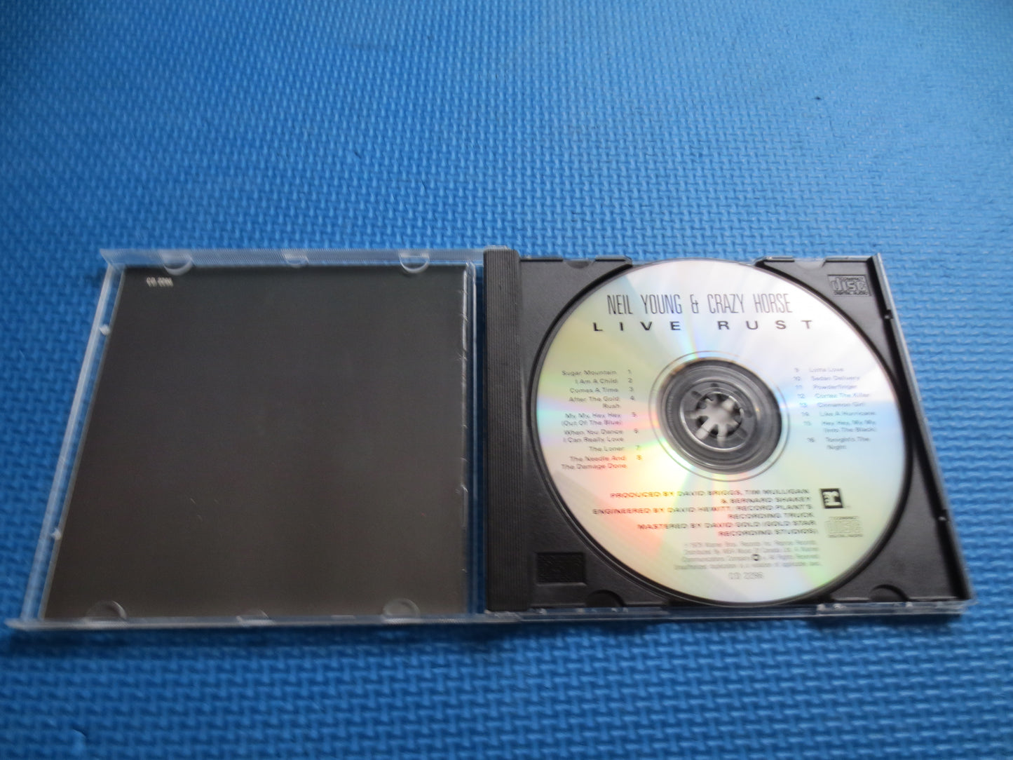 NEIL YOUNG, LIVE Rust, Neil Young Cd, Neil Young Lp, Vintage Compact Disc, Neil Young Album, Music Compact Disc, Rock Music Cds
