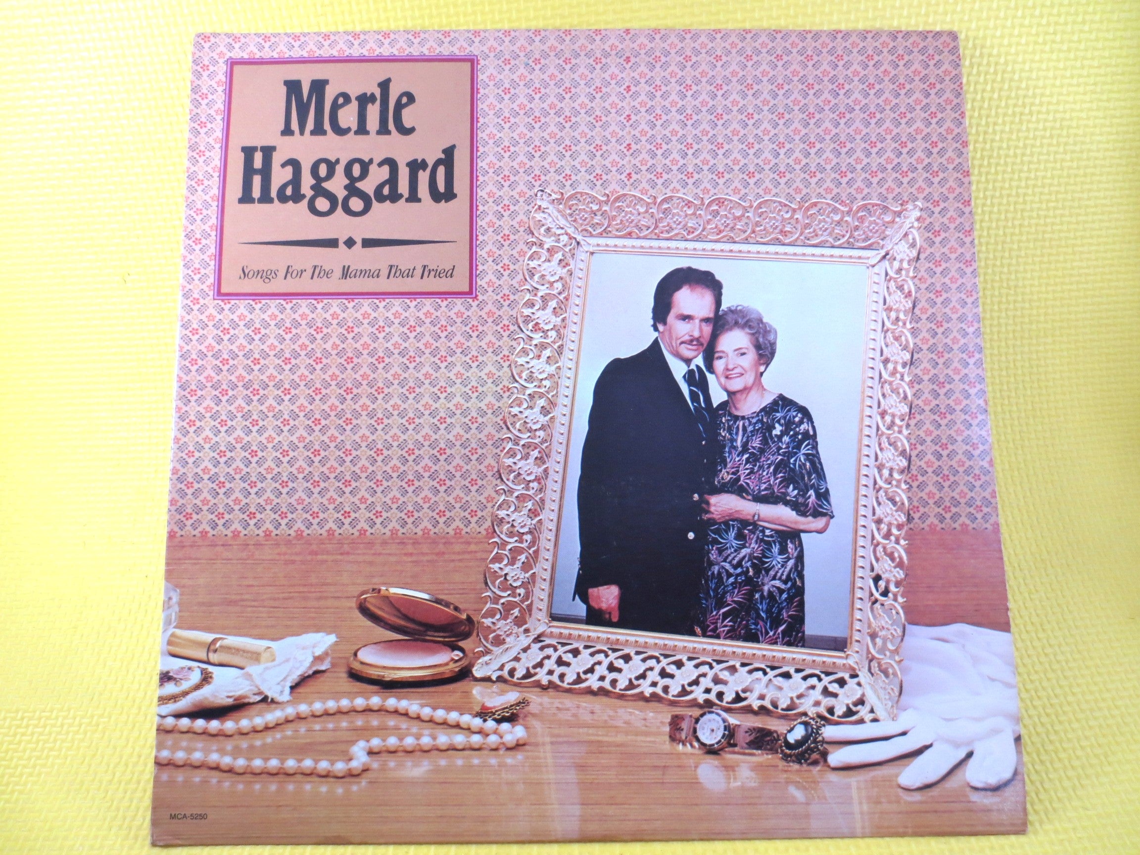 MERLE HAGGARD, Mama TRIED, Country Record, Vintage Vinyl, Merle Haggard Album, Merle Haggard Record, Vinyl, Vintage Records, 1981 Records