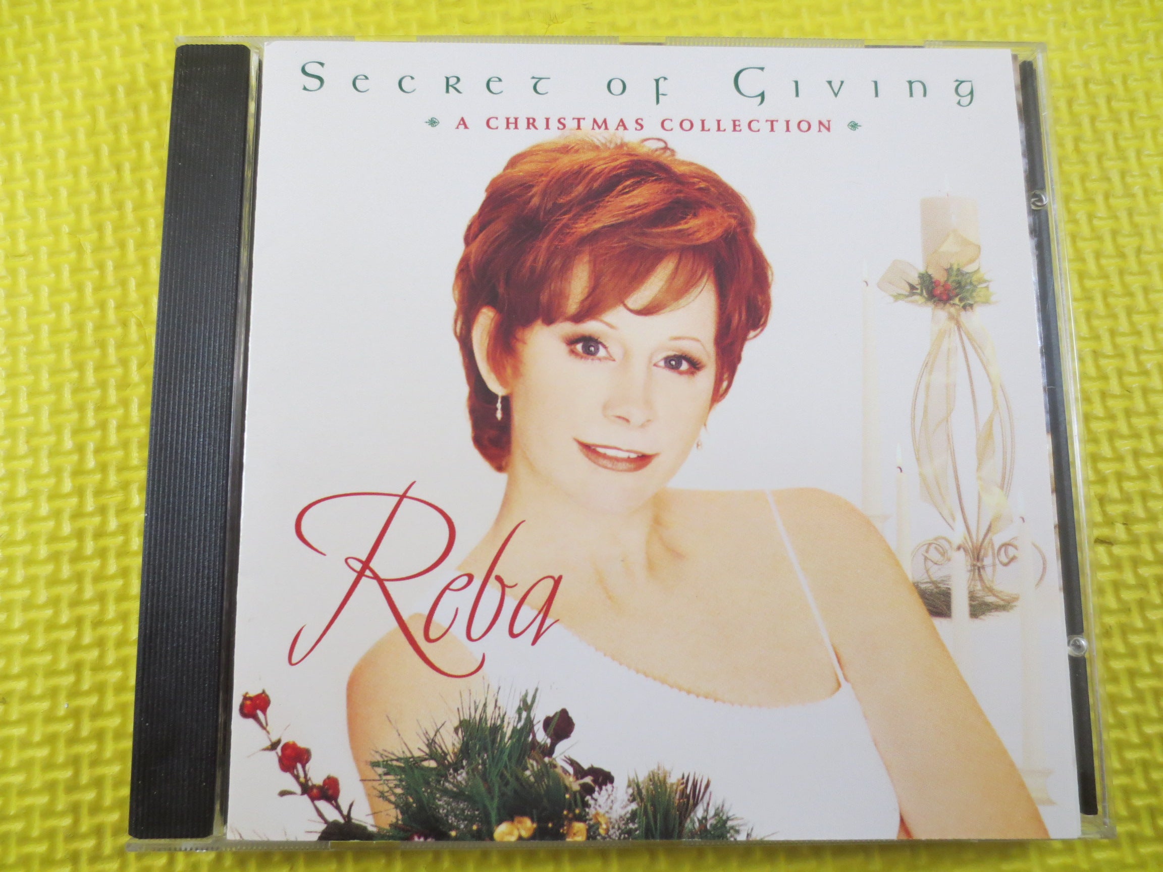 REBA McENTIRE, Secret of Giving, CHRISTMAS Music, 1999 Compact Disc, Vintage Cd,