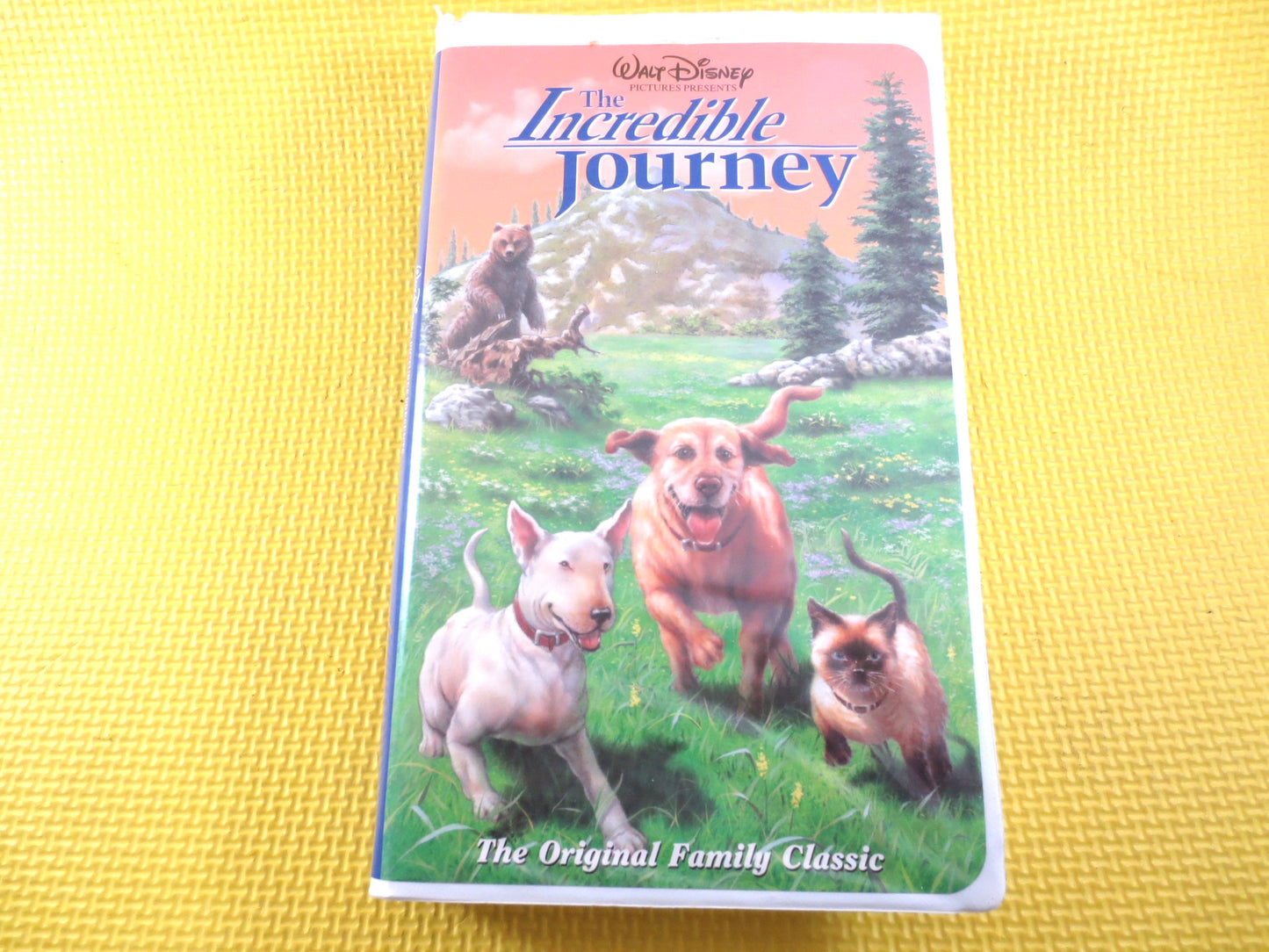 The INCREDIBLE JOURNEY, Rare Vhs 8562, DISNEY Video, Walt Disney Vhs, Incredible Journey, Vhs, Disney Classic Vhs, World of Disney, Disney