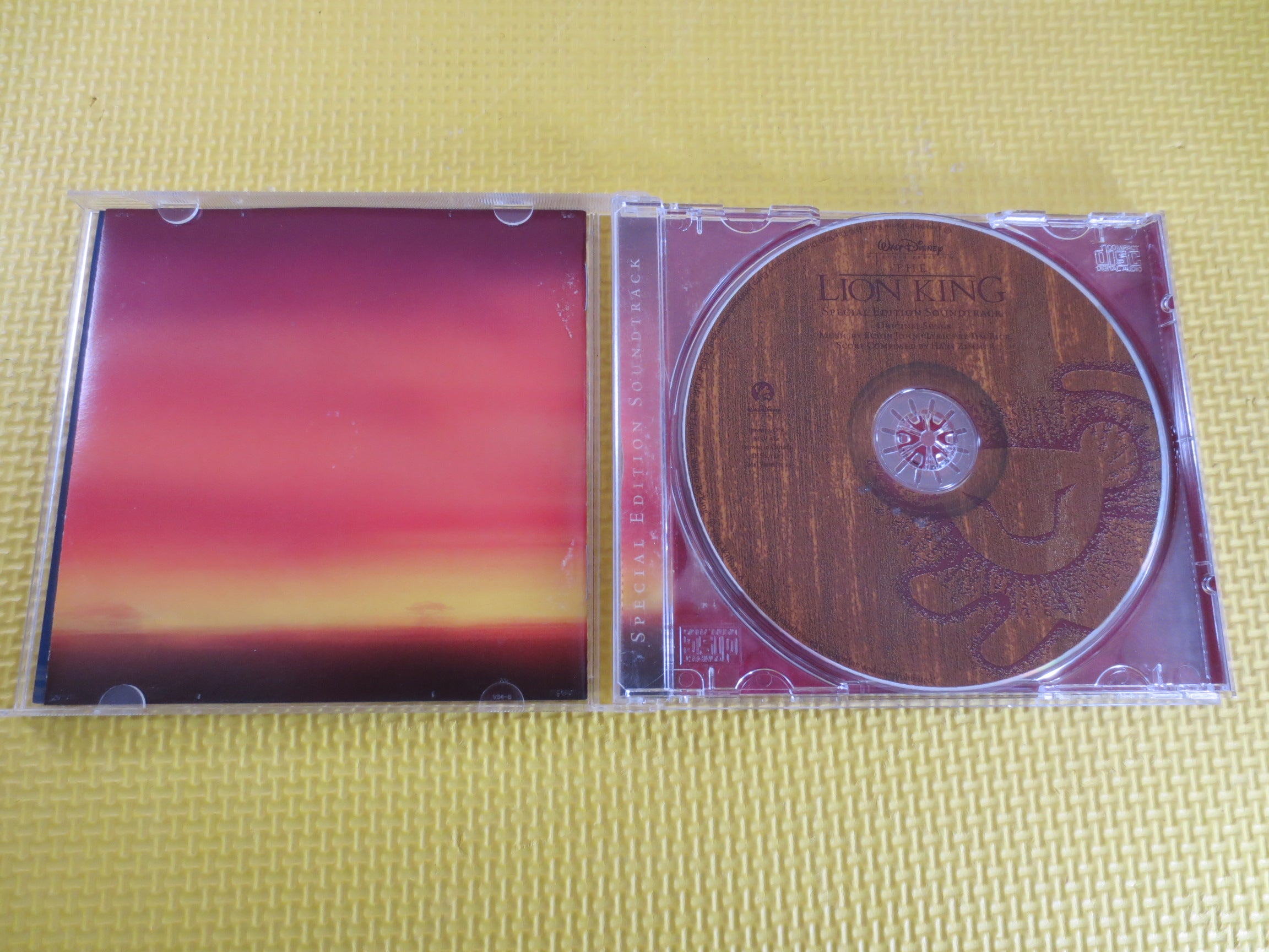 The LION KING, Movie SOUNDTRACK, Walt Disney Music, 1994 Compact Disc, Vintage Cassette