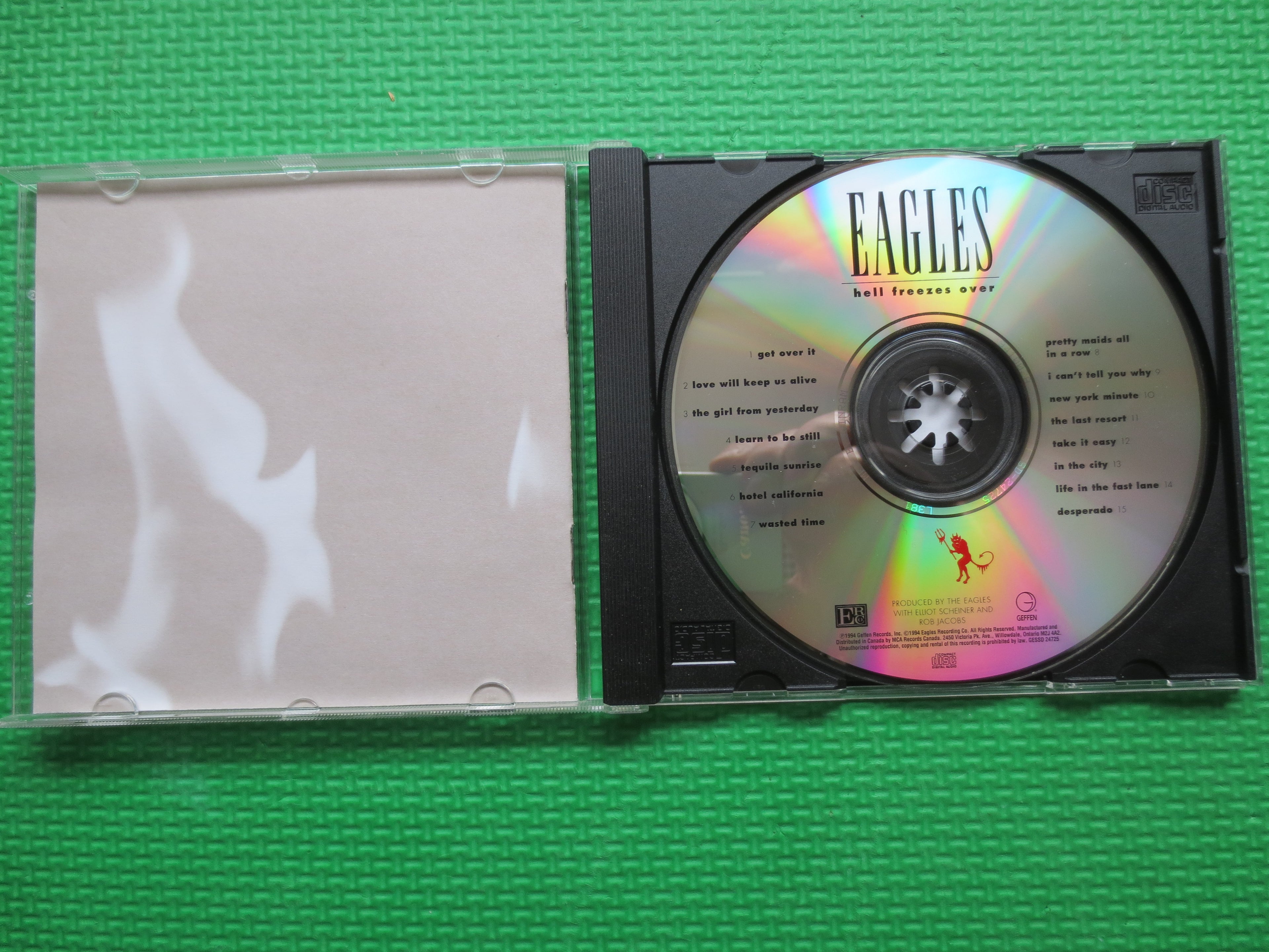 The EAGLES, Hell Freezes Over, Rock Music, 1994 Compact Disc Vintage Cd