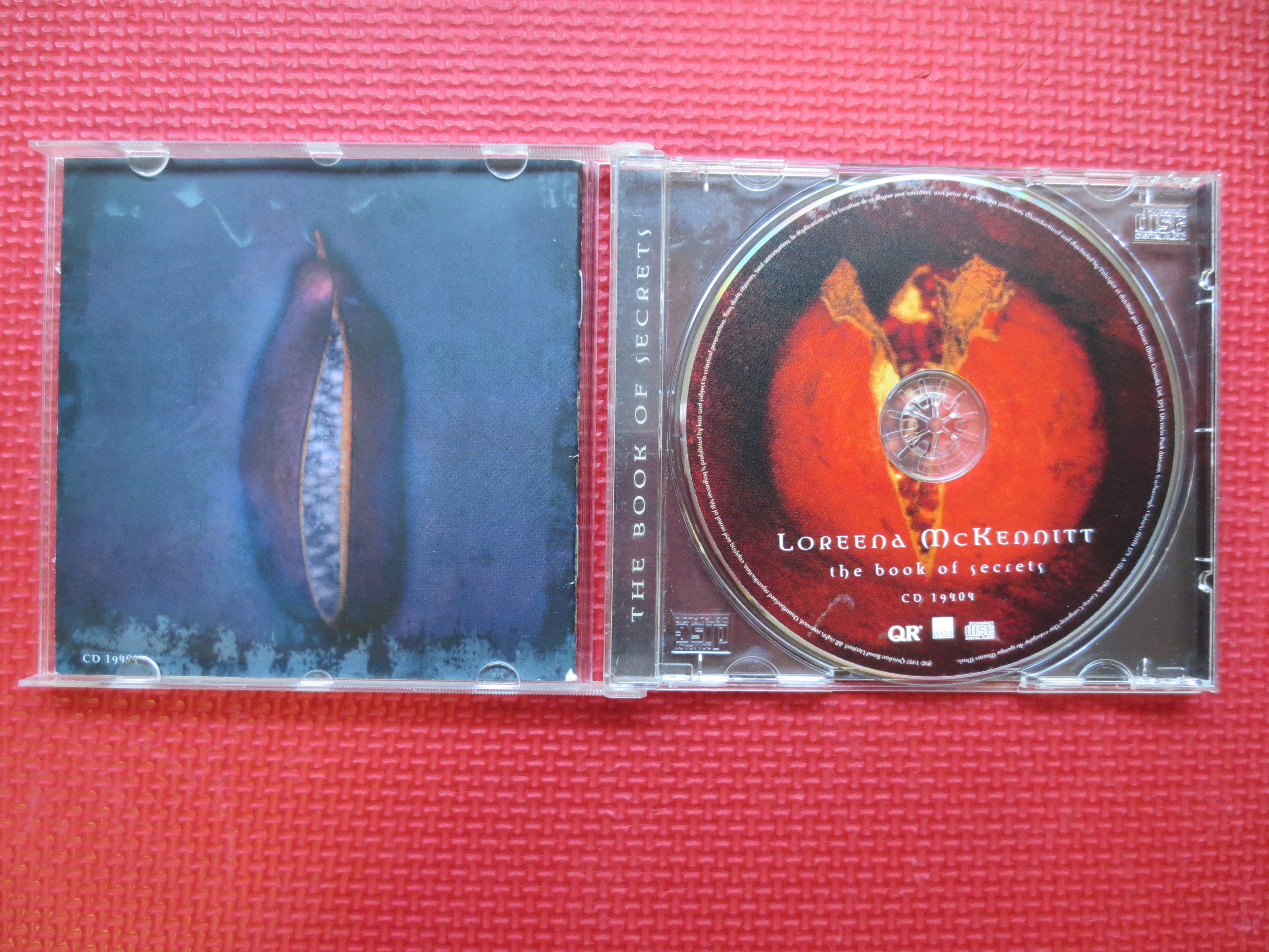 LOREENA McKENNITT, Book of SECRETS, Loreena McKennitt Cd, Country Music Cd, Folk Music Cd, Folk Cd, Country, 1997 Compact Disc