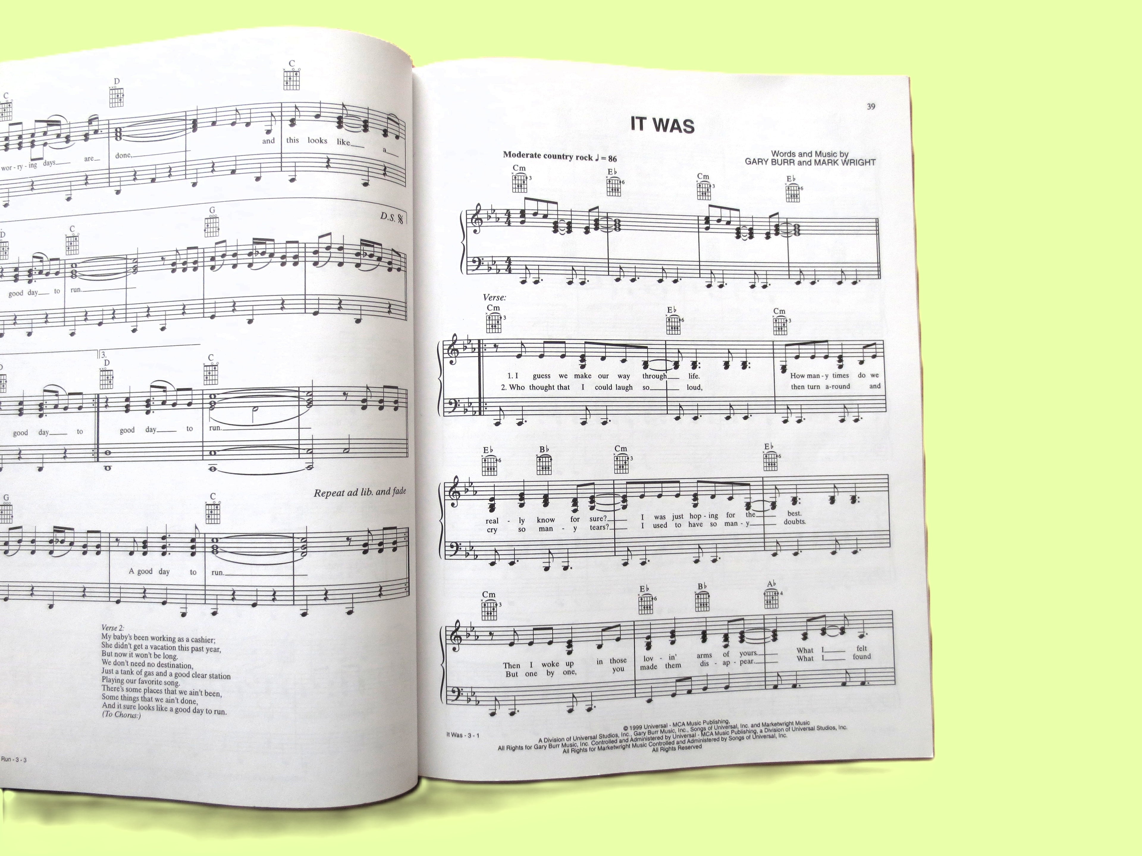 Smash Country Hits 2001 – Sheet Music Book (Piano/Vocal/Chords)