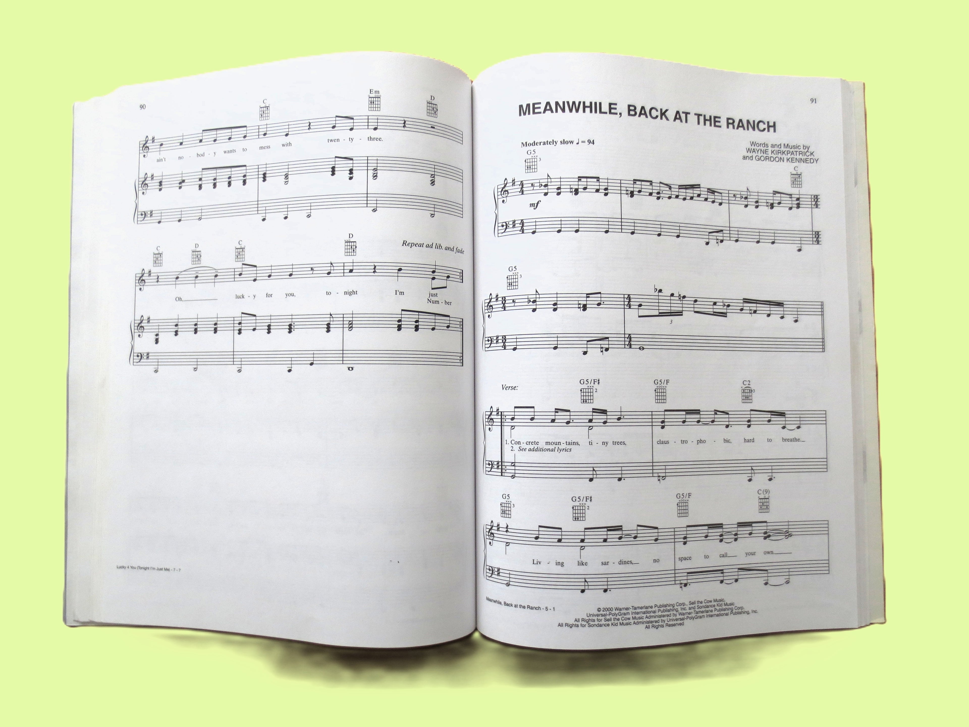 Smash Country Hits 2001 – Sheet Music Book (Piano/Vocal/Chords)