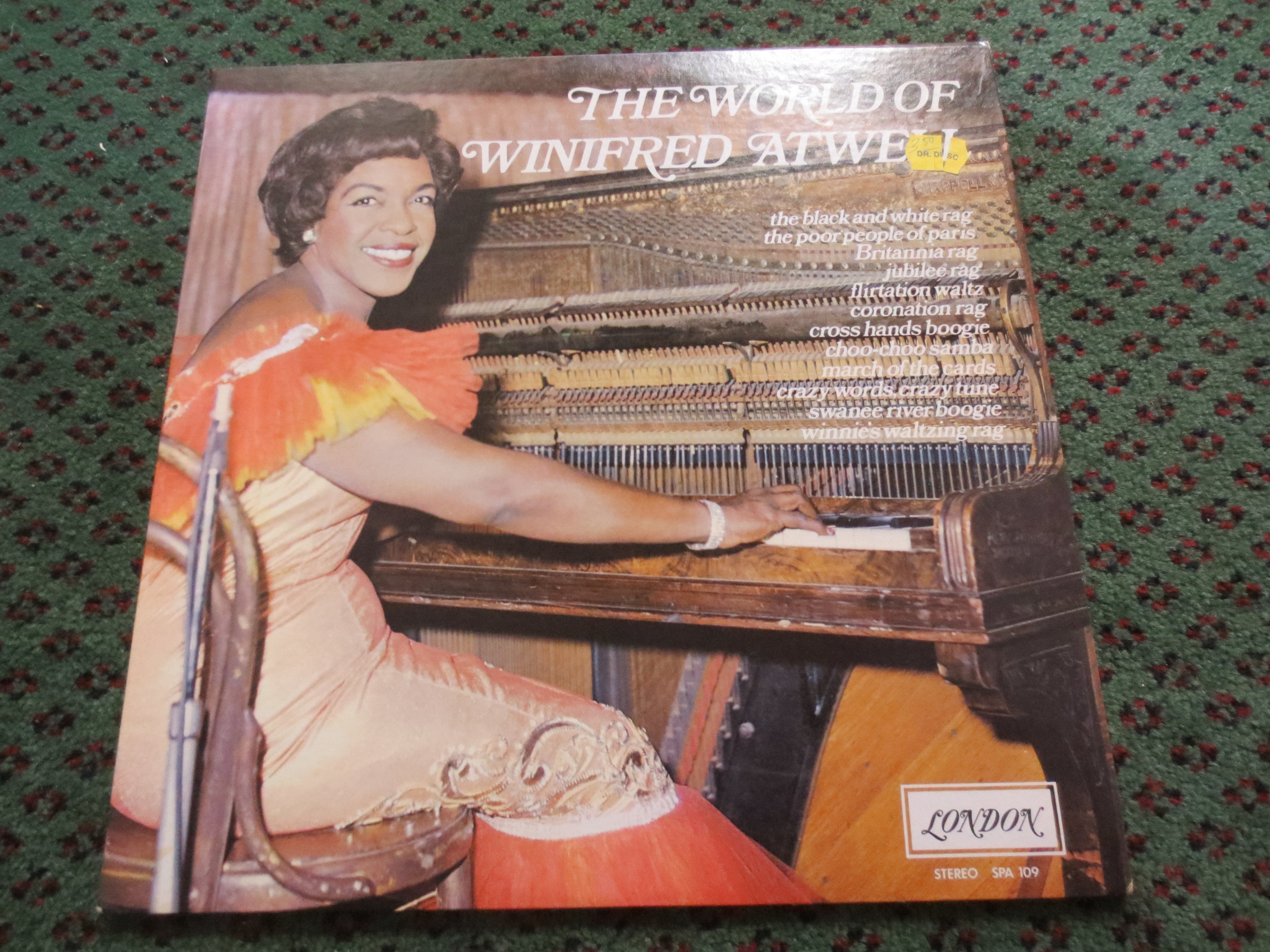 Winifred Atwell – The World of Winifred Atwell (1970) Vinyl LP