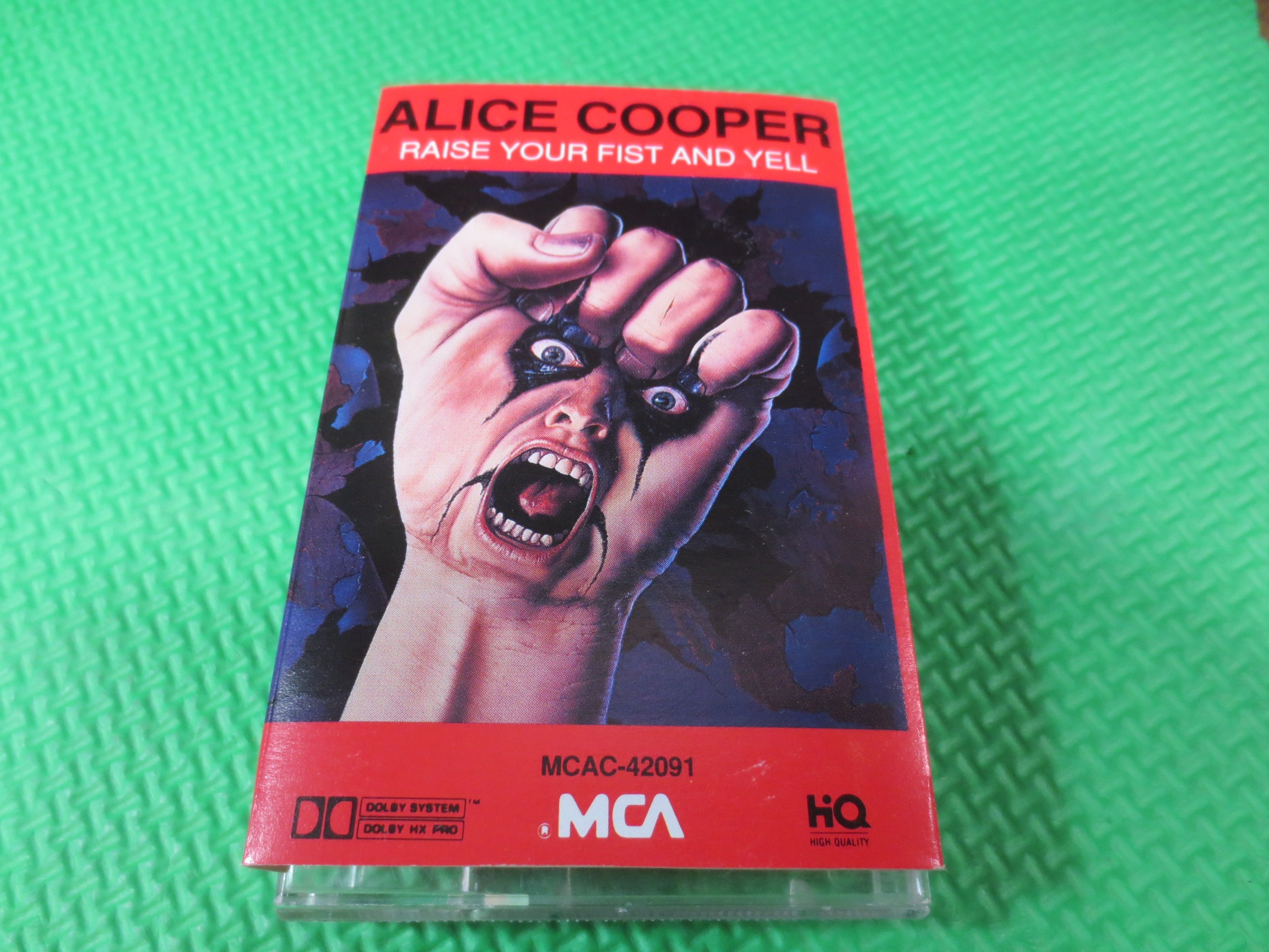 Alice Cooper – Raise Your Fist and Yell (1987) Cassette