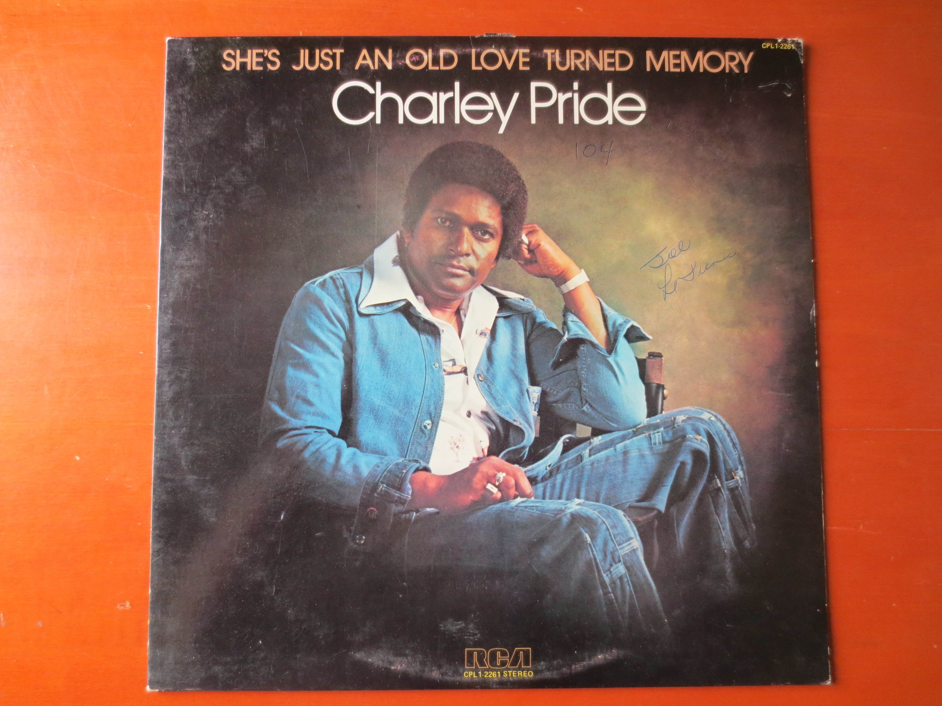Charley Pride – She's Just an Old Love Turned Memory (1977) Vinyl LP