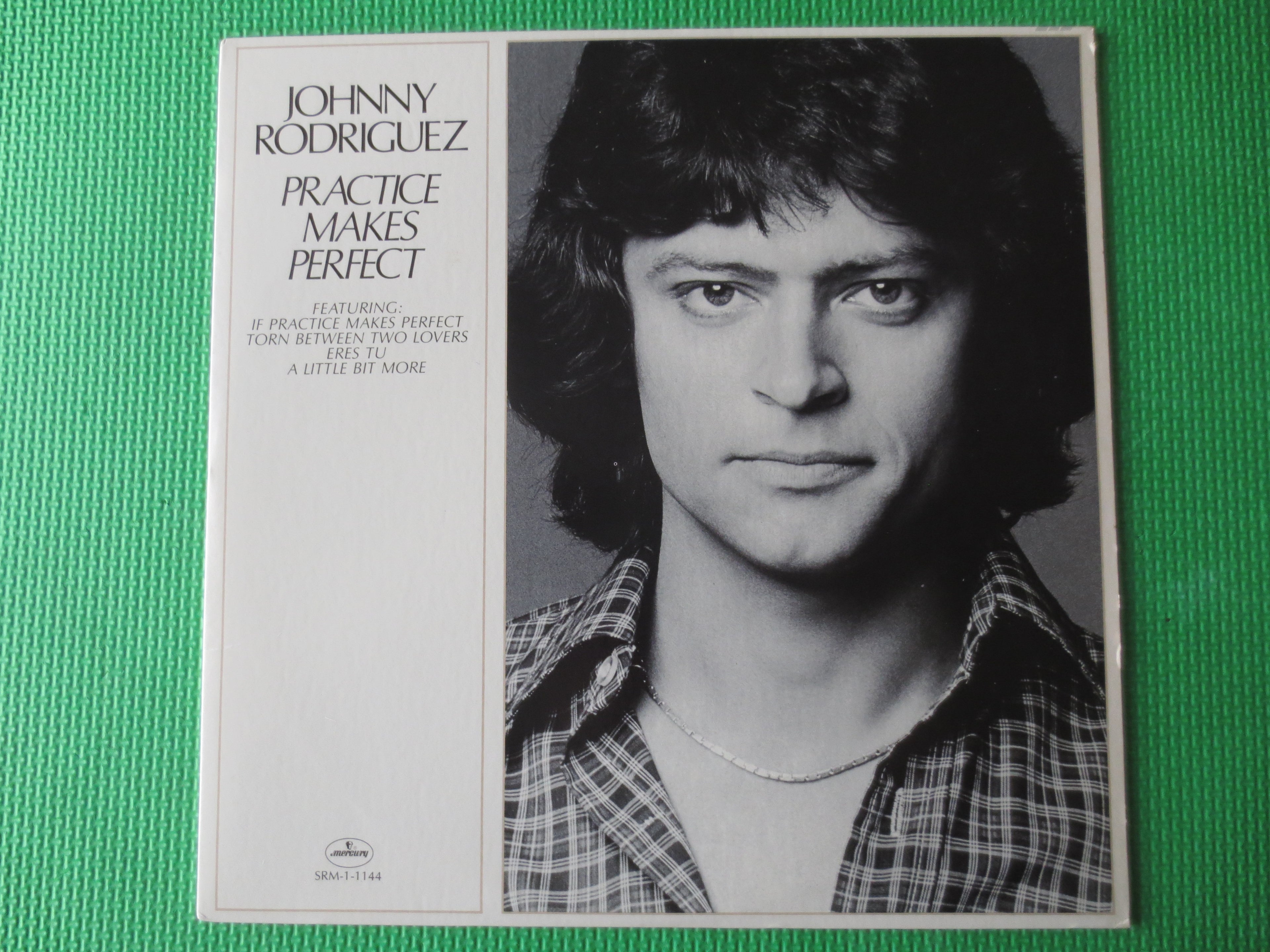 Johnny Rodriguez – Practice Makes Perfect (1977) Vinyl LP