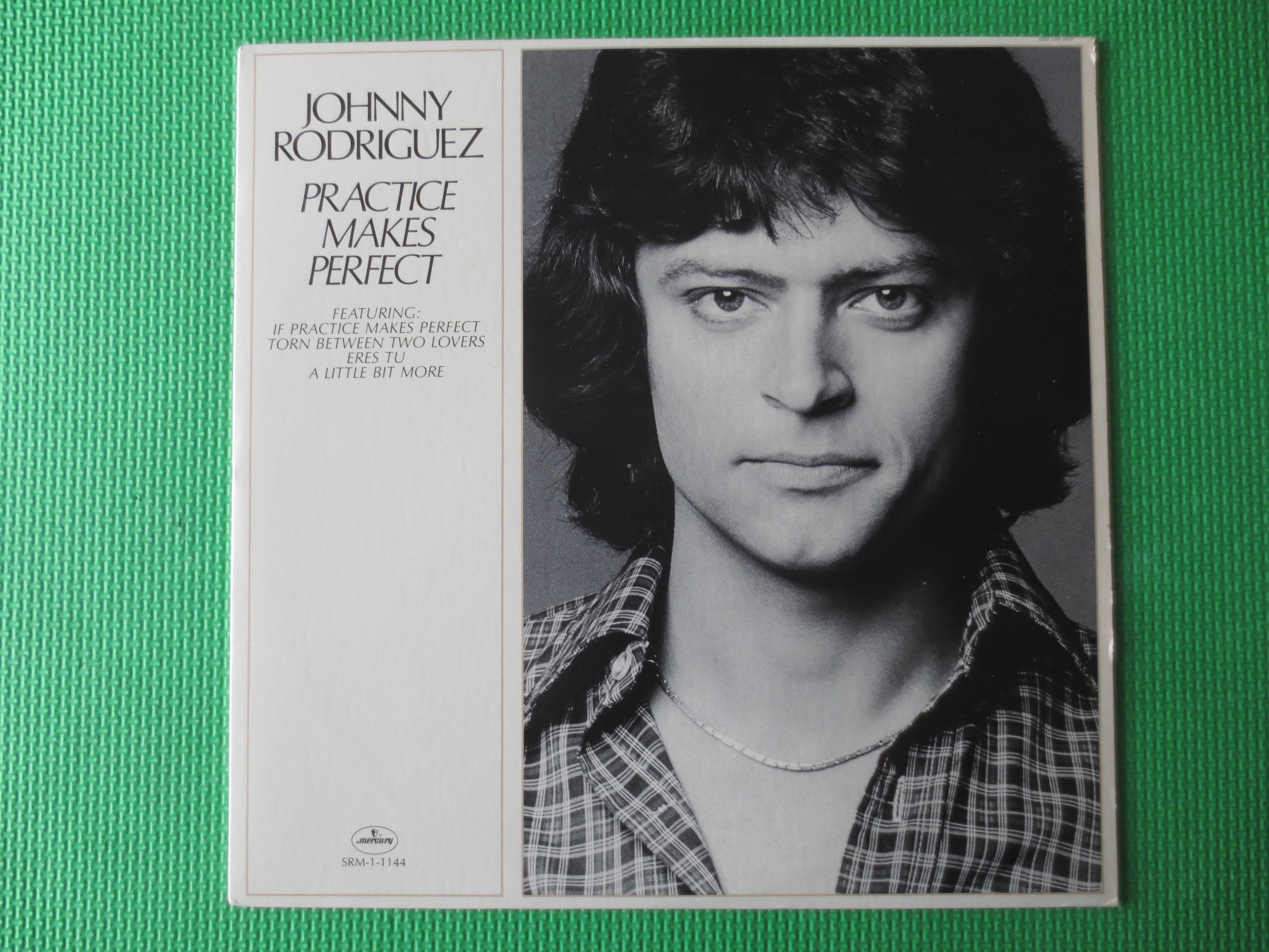 Johnny Rodriguez – Practice Makes Perfect (1977) Vinyl LP