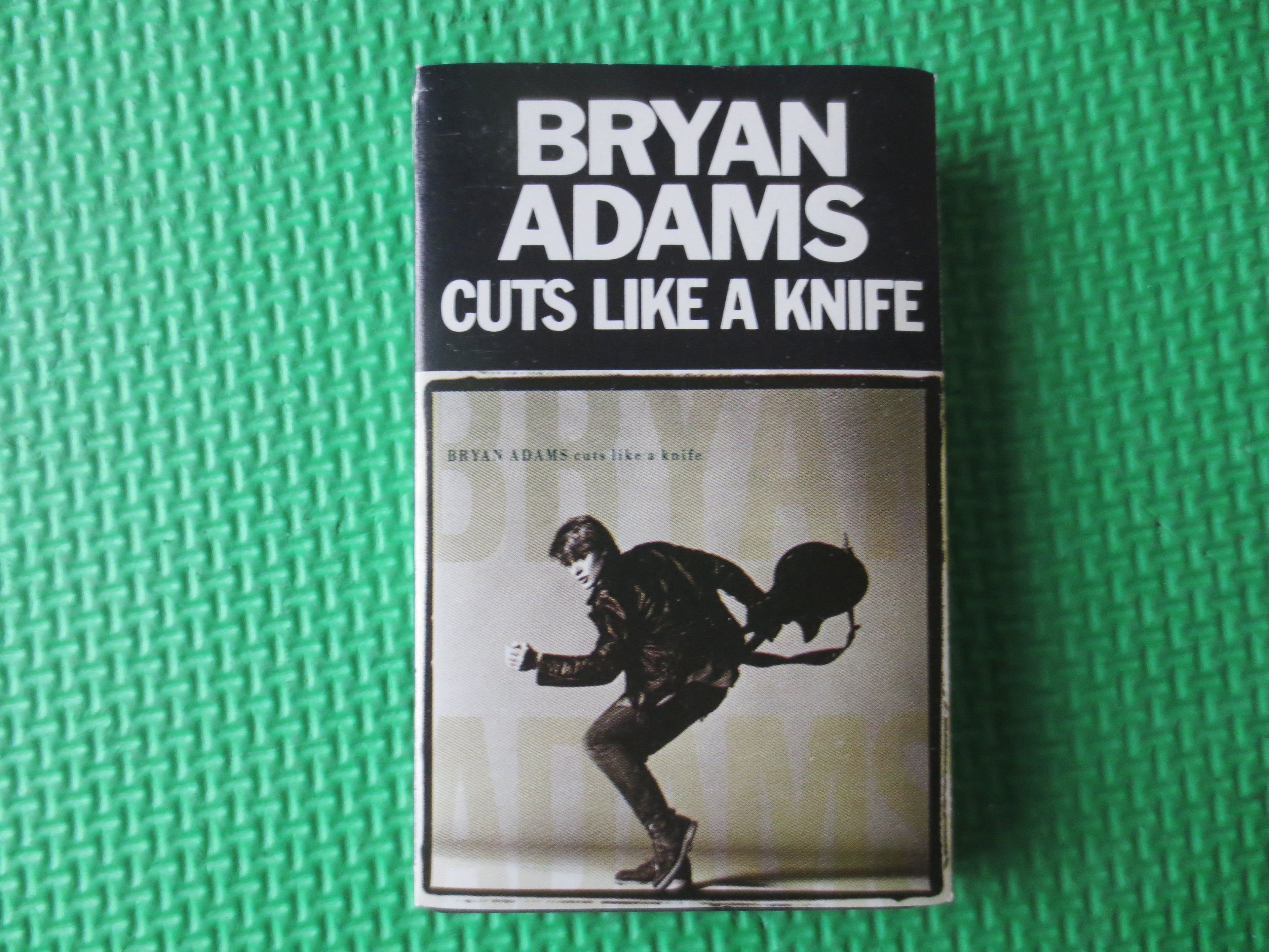 Bryan Adams – Cuts Like a Knife (1983) Cassette