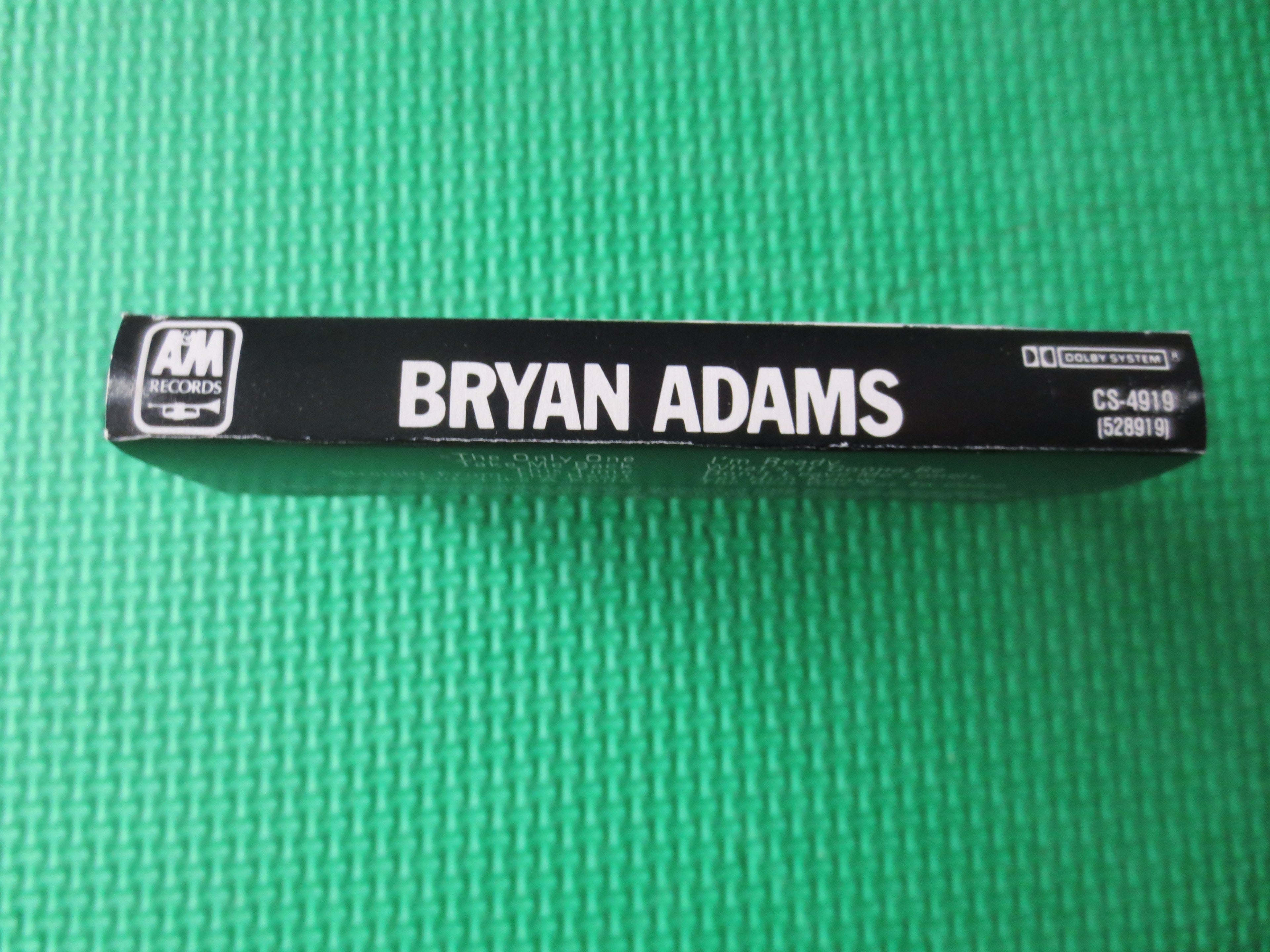 Bryan Adams – Cuts Like a Knife (1983) Cassette