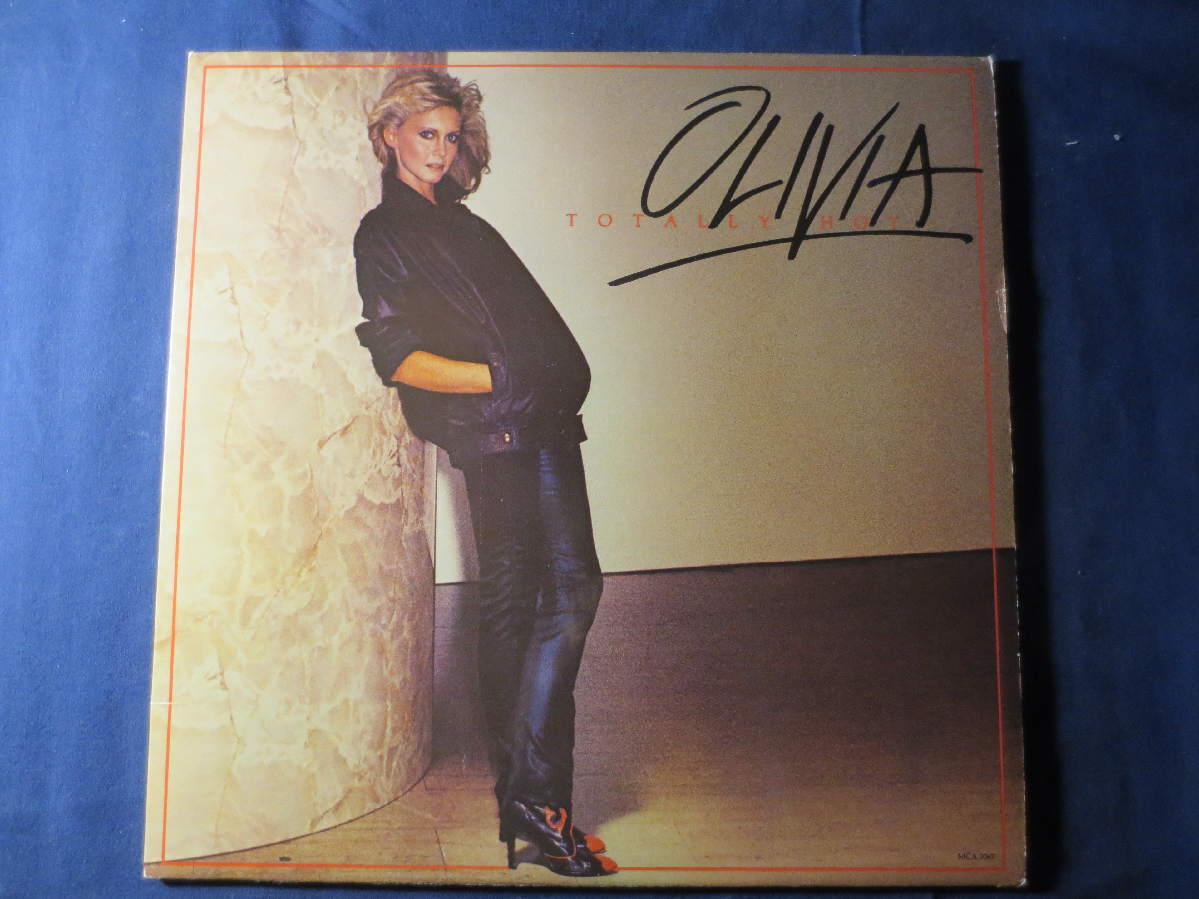Olivia Newton-John – Totally Hot (1978) Vinyl LP