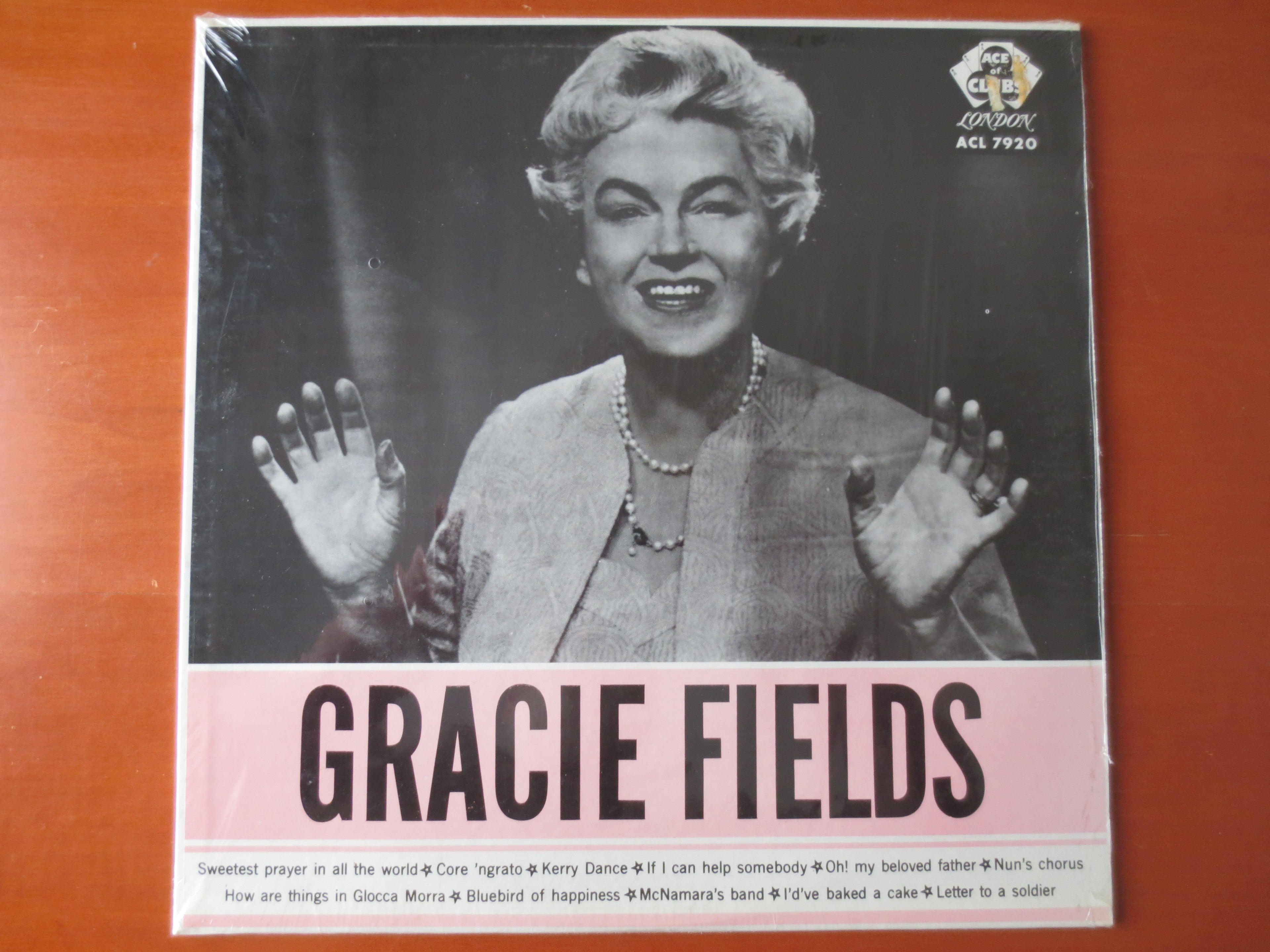 Gracie Fields – Gracie Fields (1962) Vinyl LP
