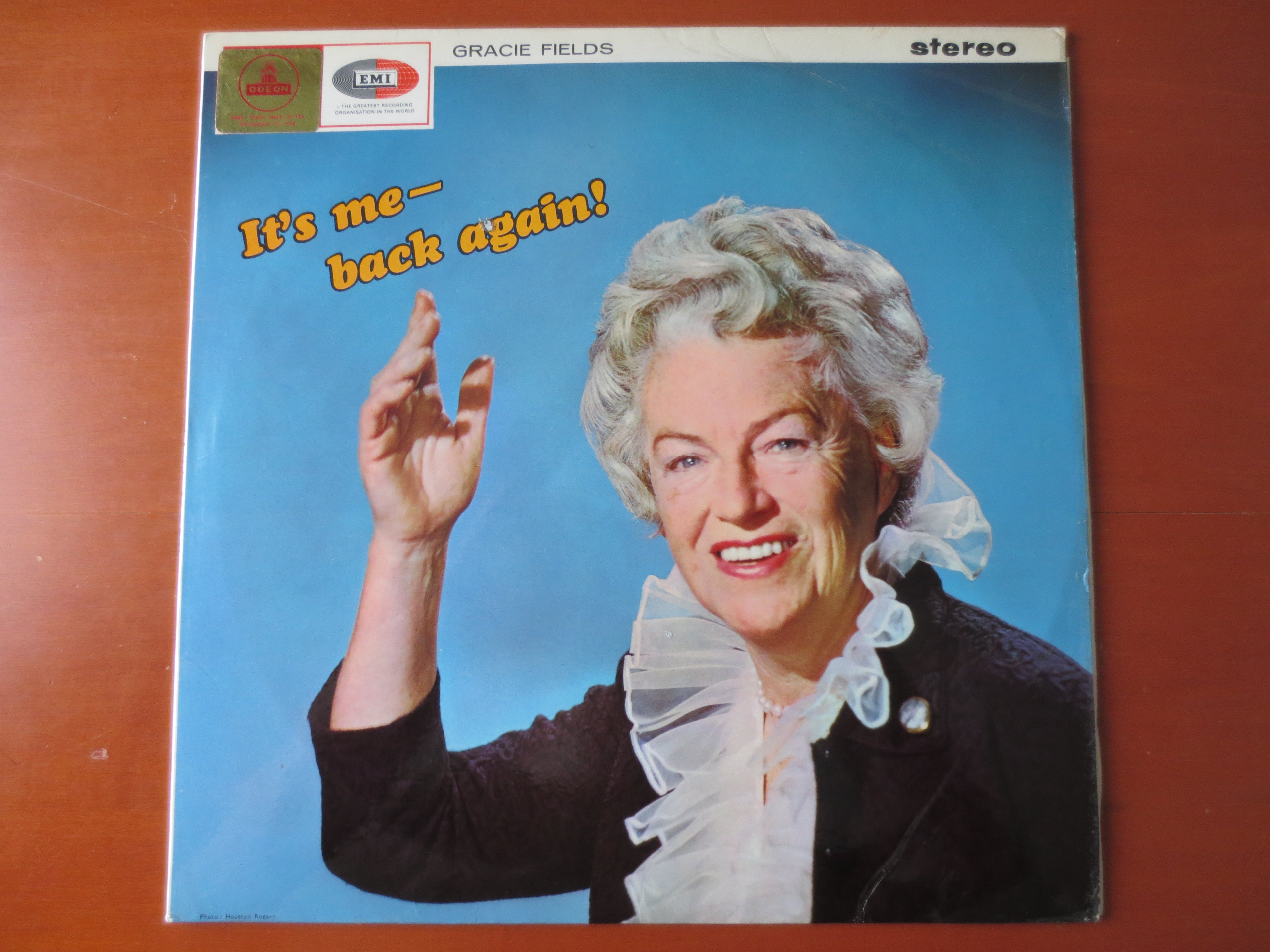 Gracie Fields – It's Me - Back Again (1965) Vinyl LP