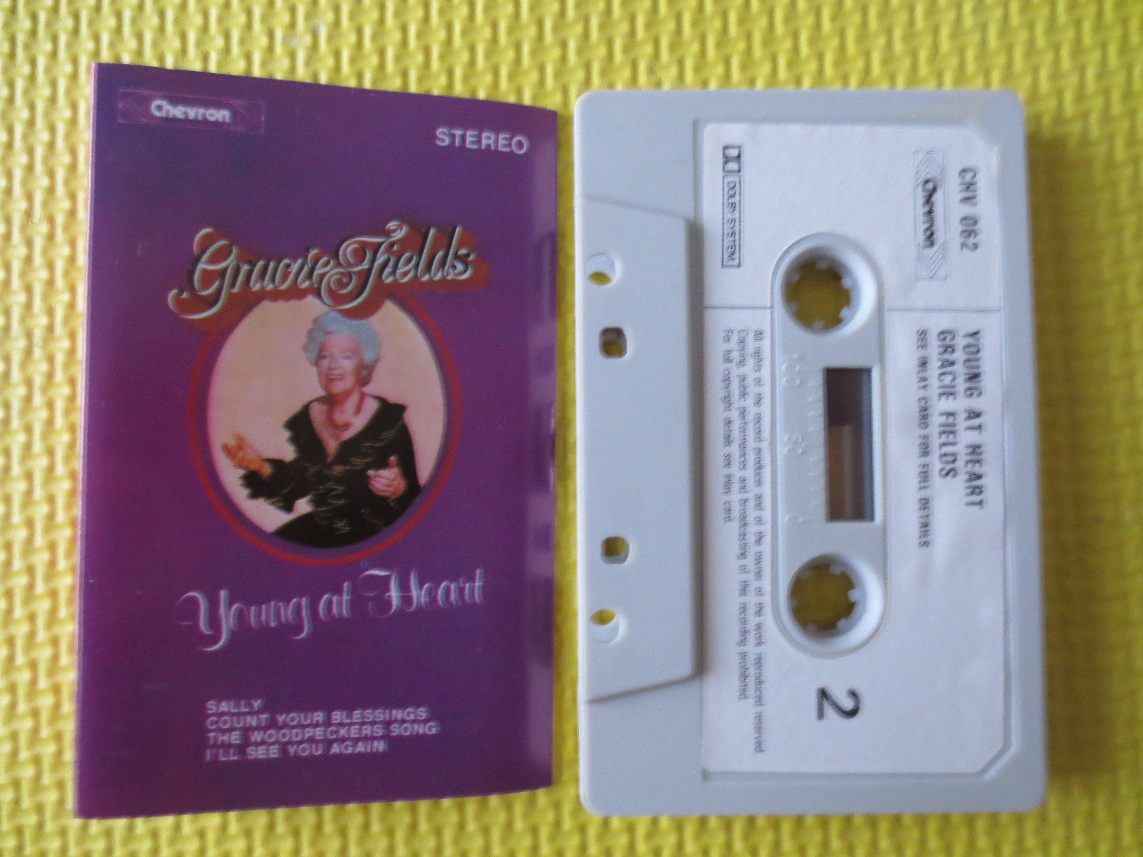 Gracie Fields – Young at Heart (1974) Cassette