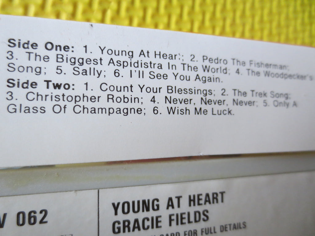 Gracie Fields – Young at Heart (1974) Cassette