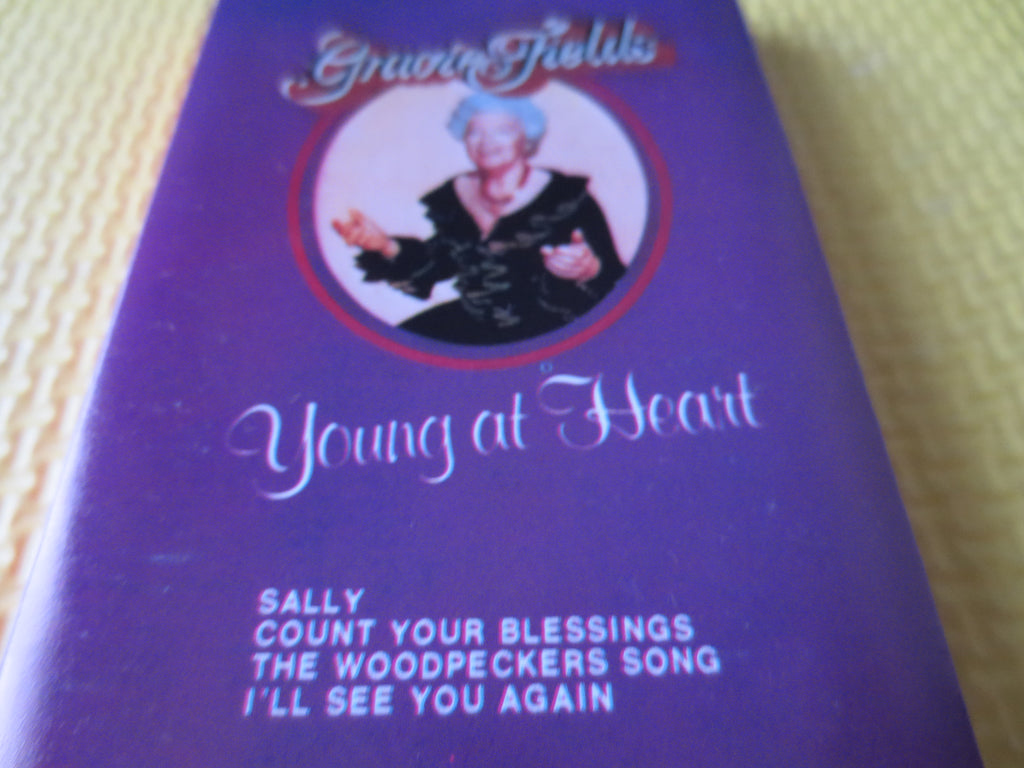 Gracie Fields – Young at Heart (1974) Cassette