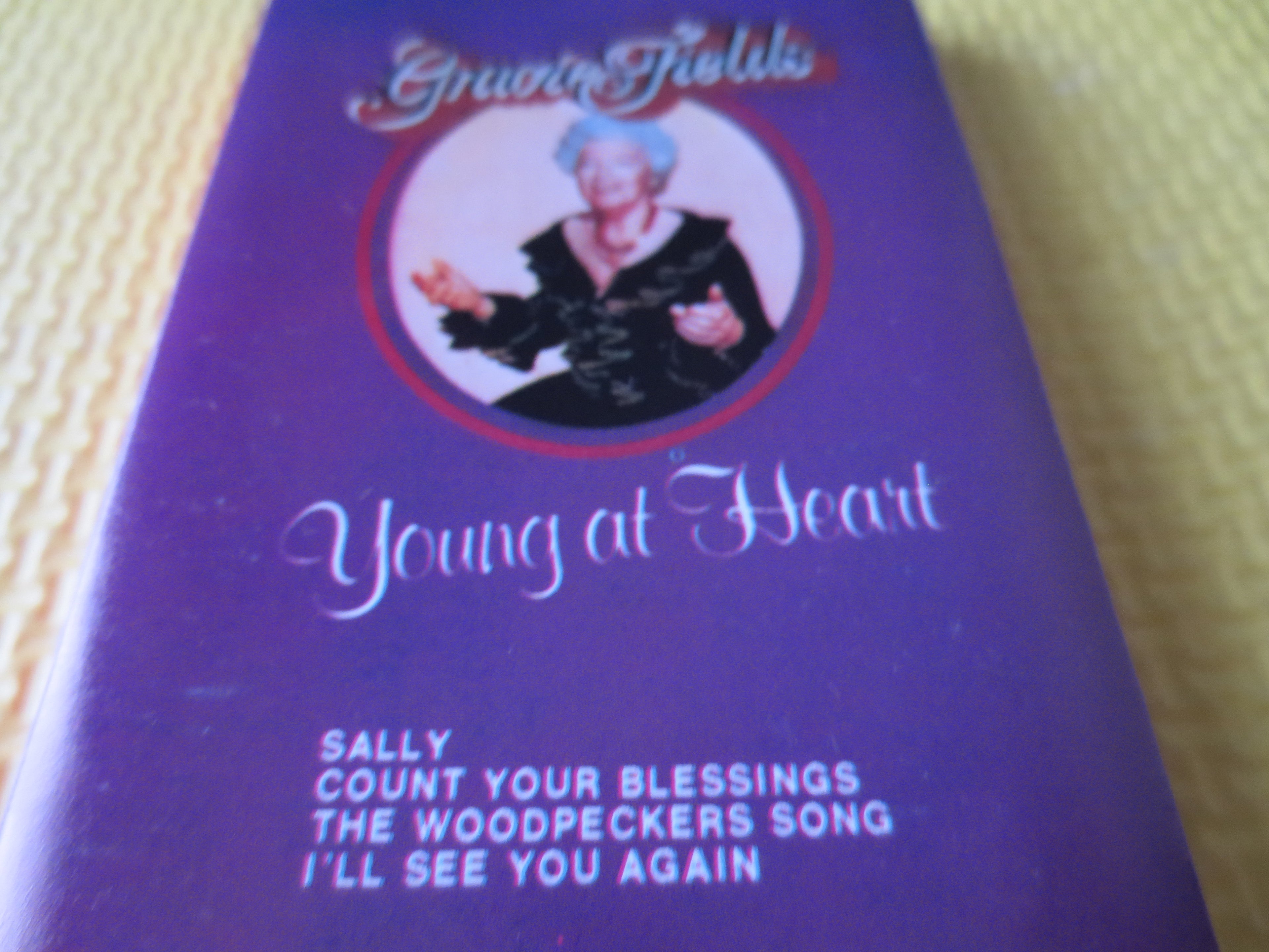 Gracie Fields – Young at Heart (1974) Cassette