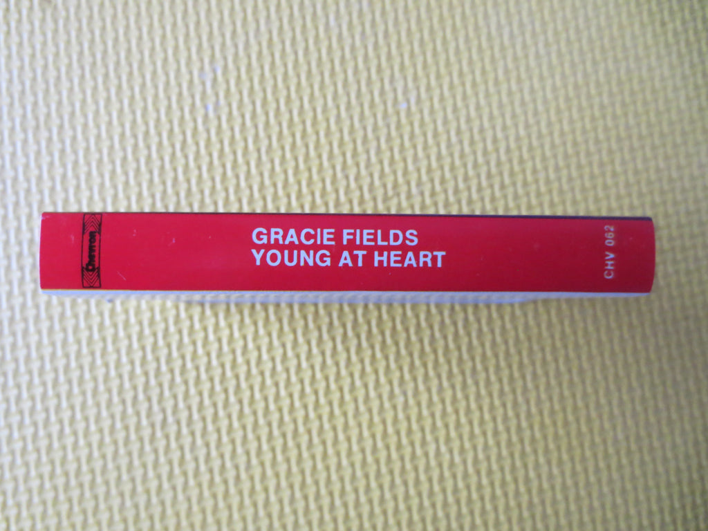 Gracie Fields – Young at Heart (1974) Cassette