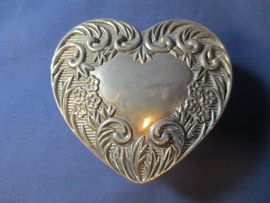 Vintage GLASS, HEART BOX, Vintage Cut Glass, Cut Glass Heart, Heart Shaped Box, Etched Glass, Etched Glassware, Glass Jewelry Box, Boxes