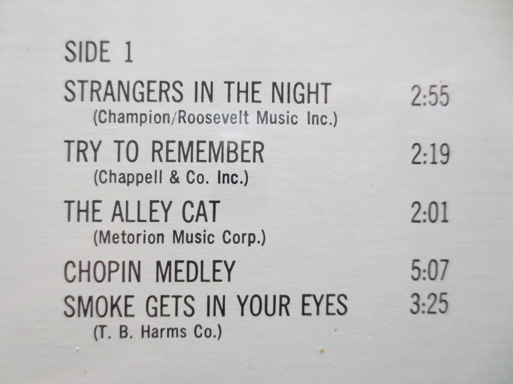 Liberace – Strangers in the Night (1967) Vinyl LP