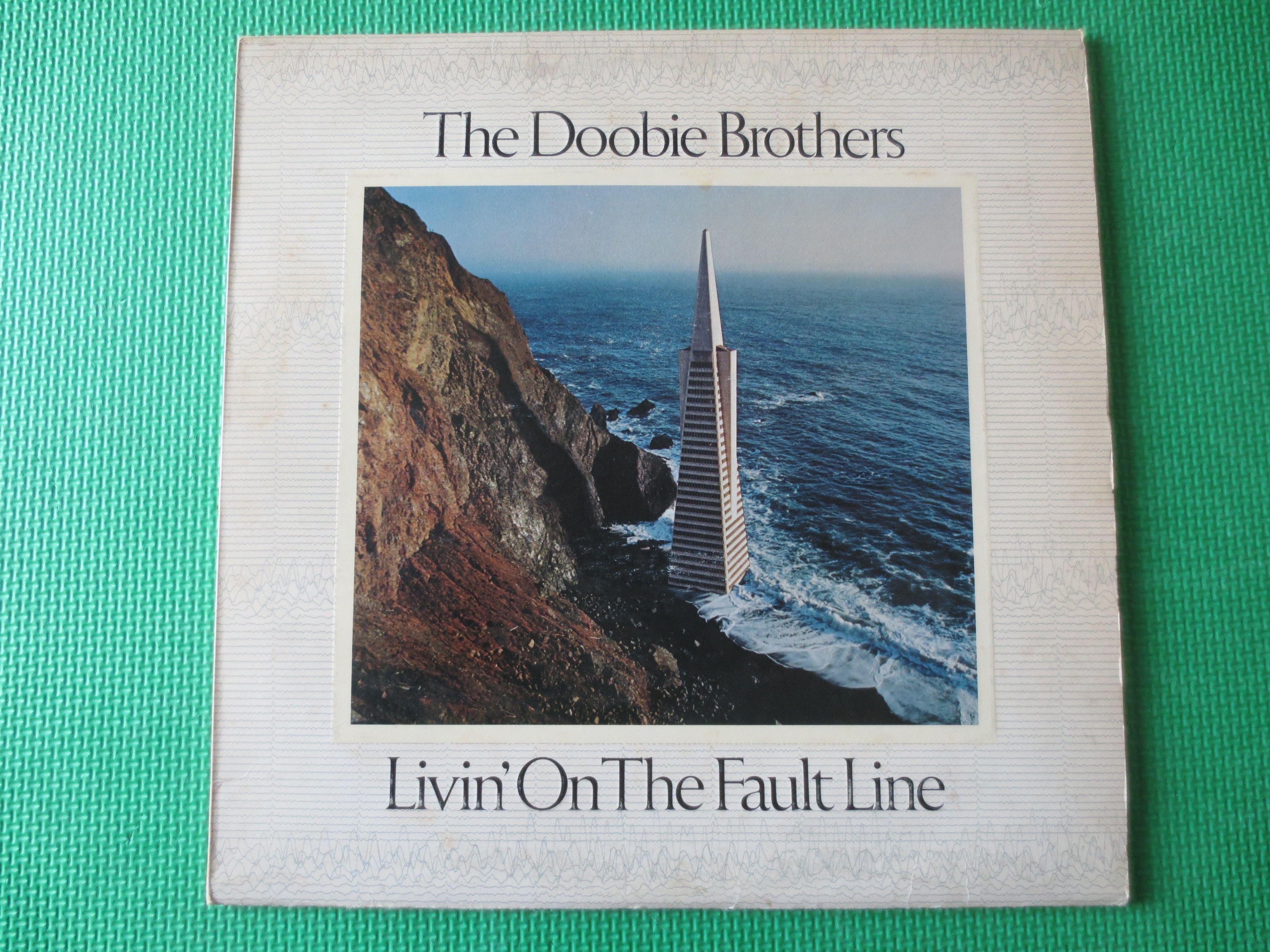 The Doobie Brothers – Livin' on the Fault Line (1977) Vinyl LP
