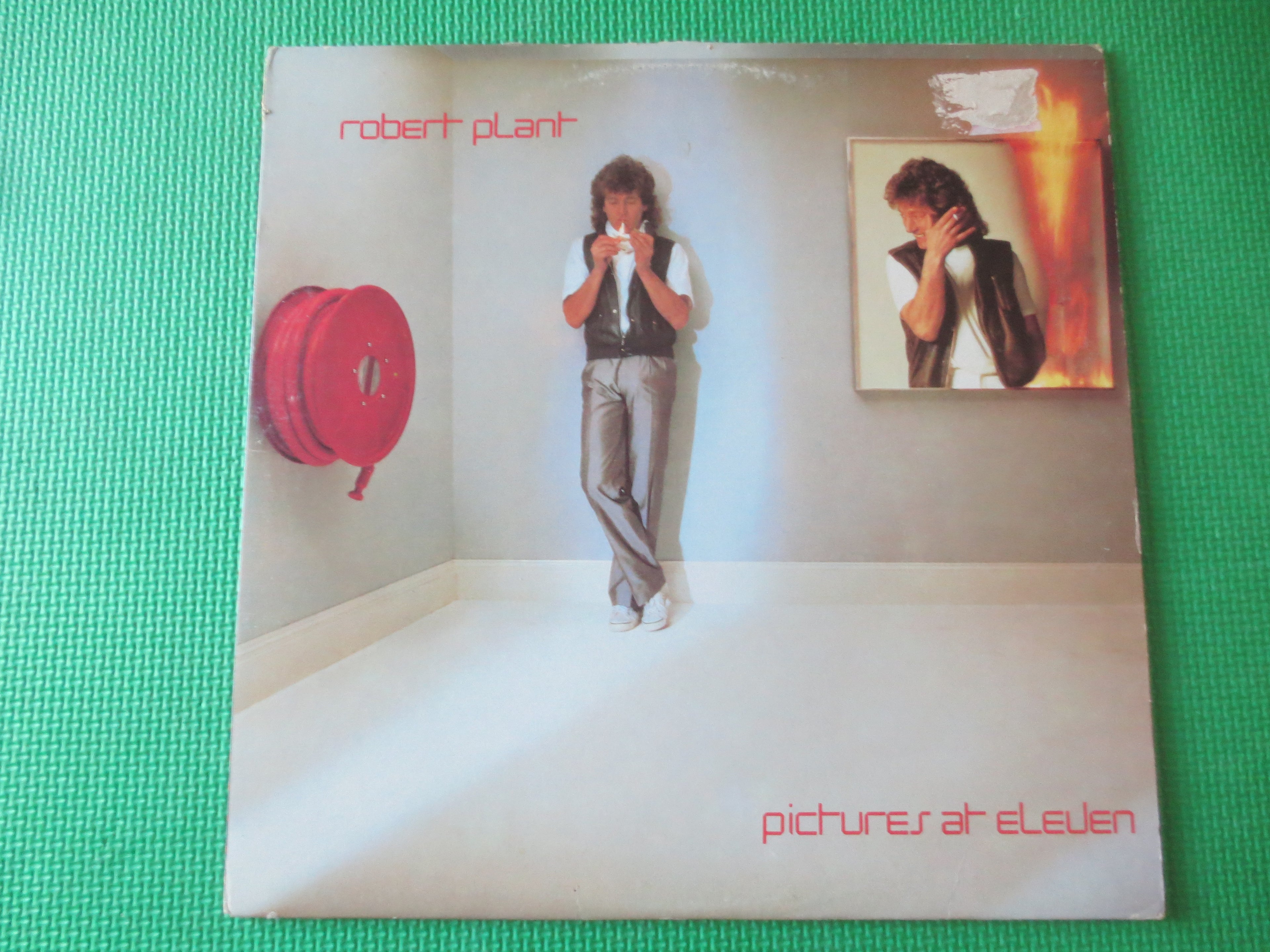 Robert Plant – Pictures at Eleven (1982) Vinyl LP